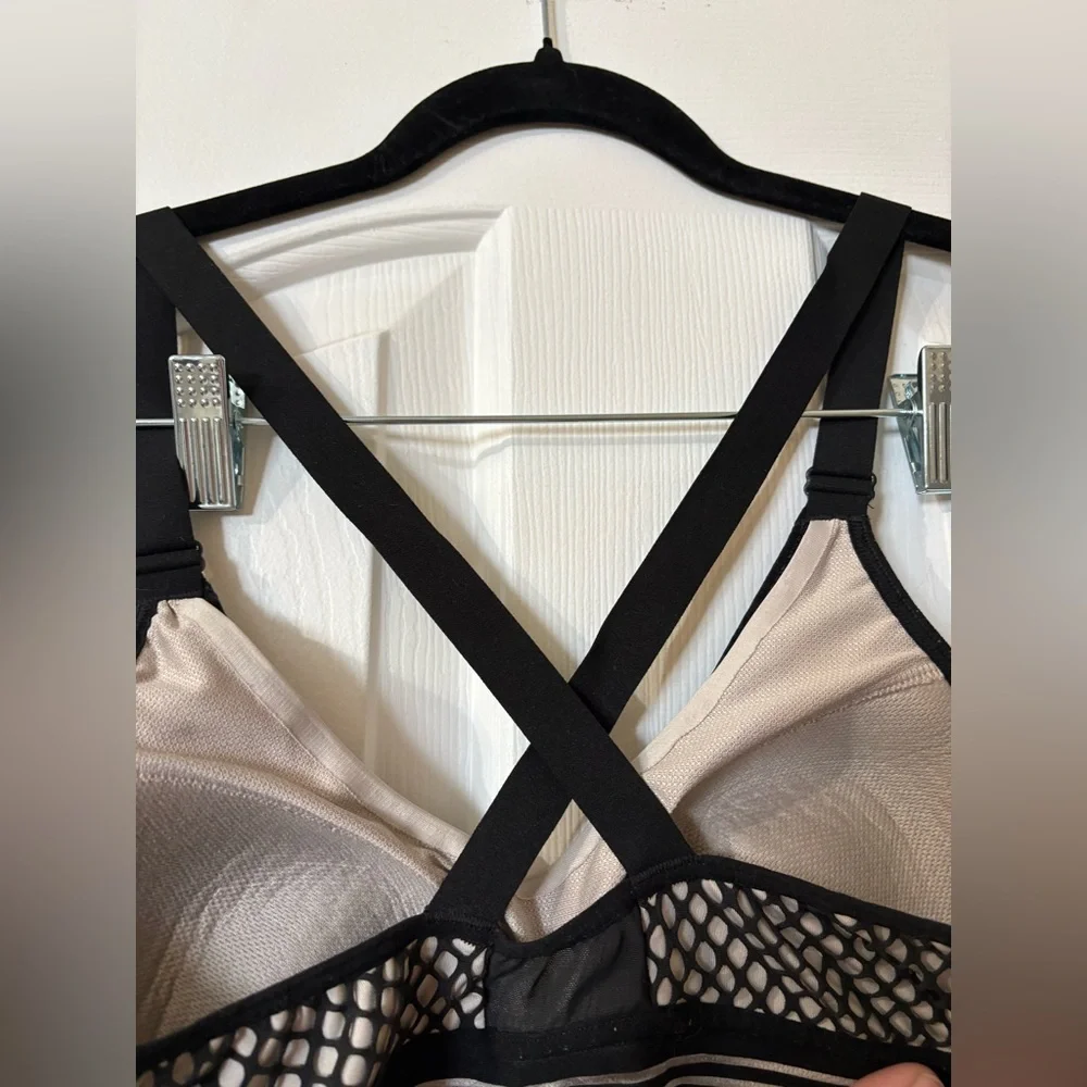 Victoria’s Secret SPORT sports bra - Picture 3 of 5